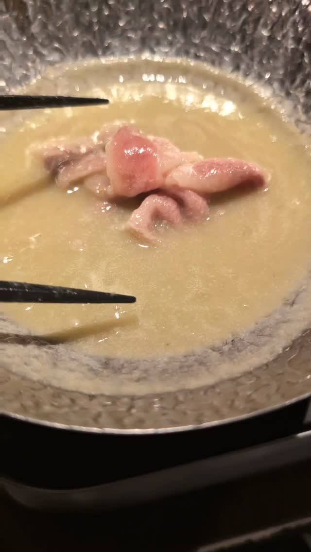 ご飯物と共にお出ししますは、野菜出汁のしゃぶしゃぶ